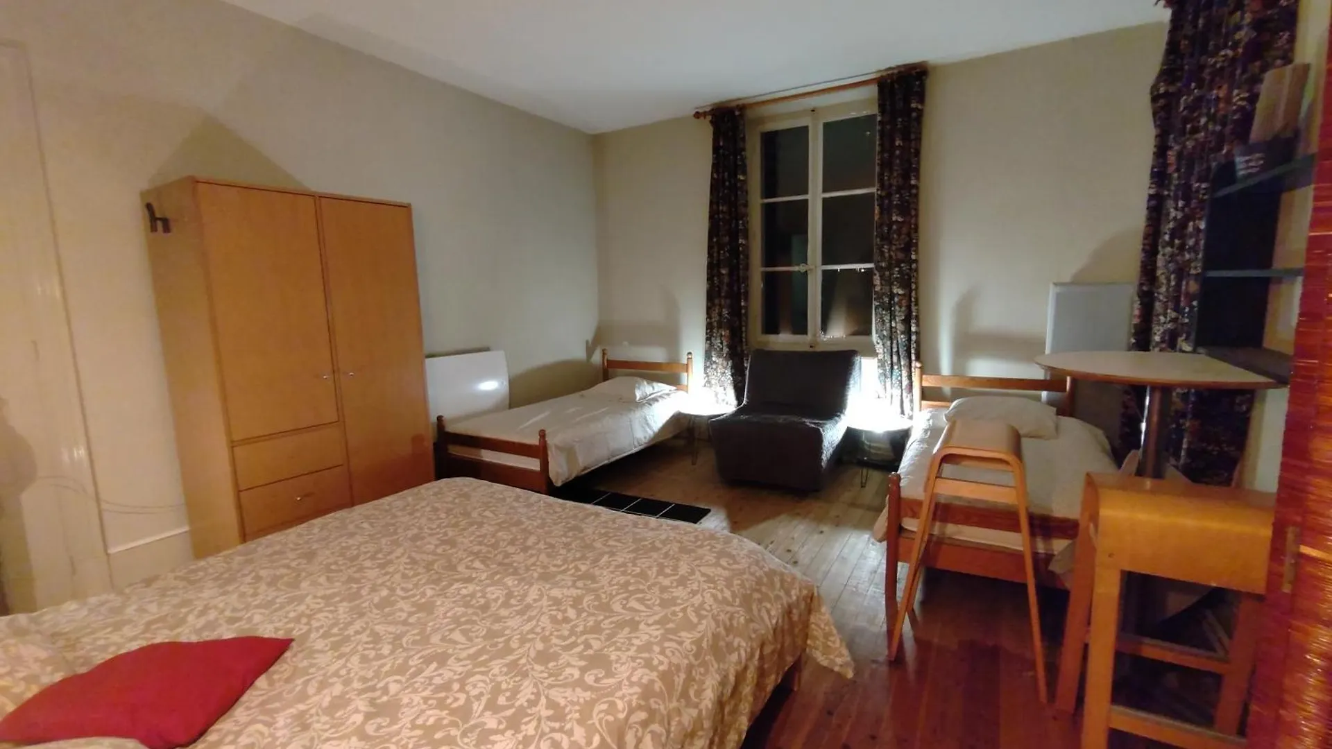 De La Maison Restau' A La Chambre En Particulier ヴォルップ アパートホテル
